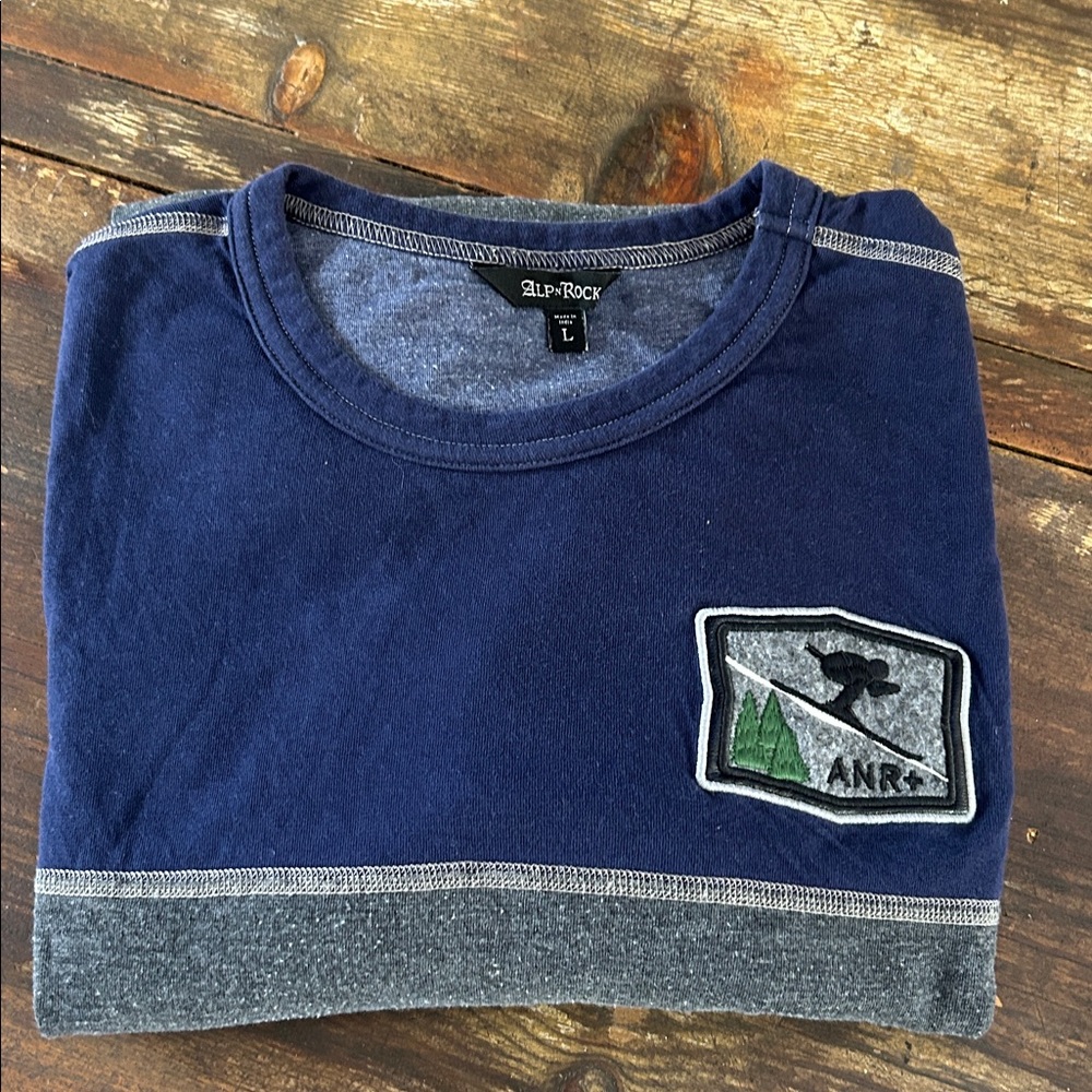 Alp N Rock ski crew long sleeve embroidered patch shirt 
Gray blue size large